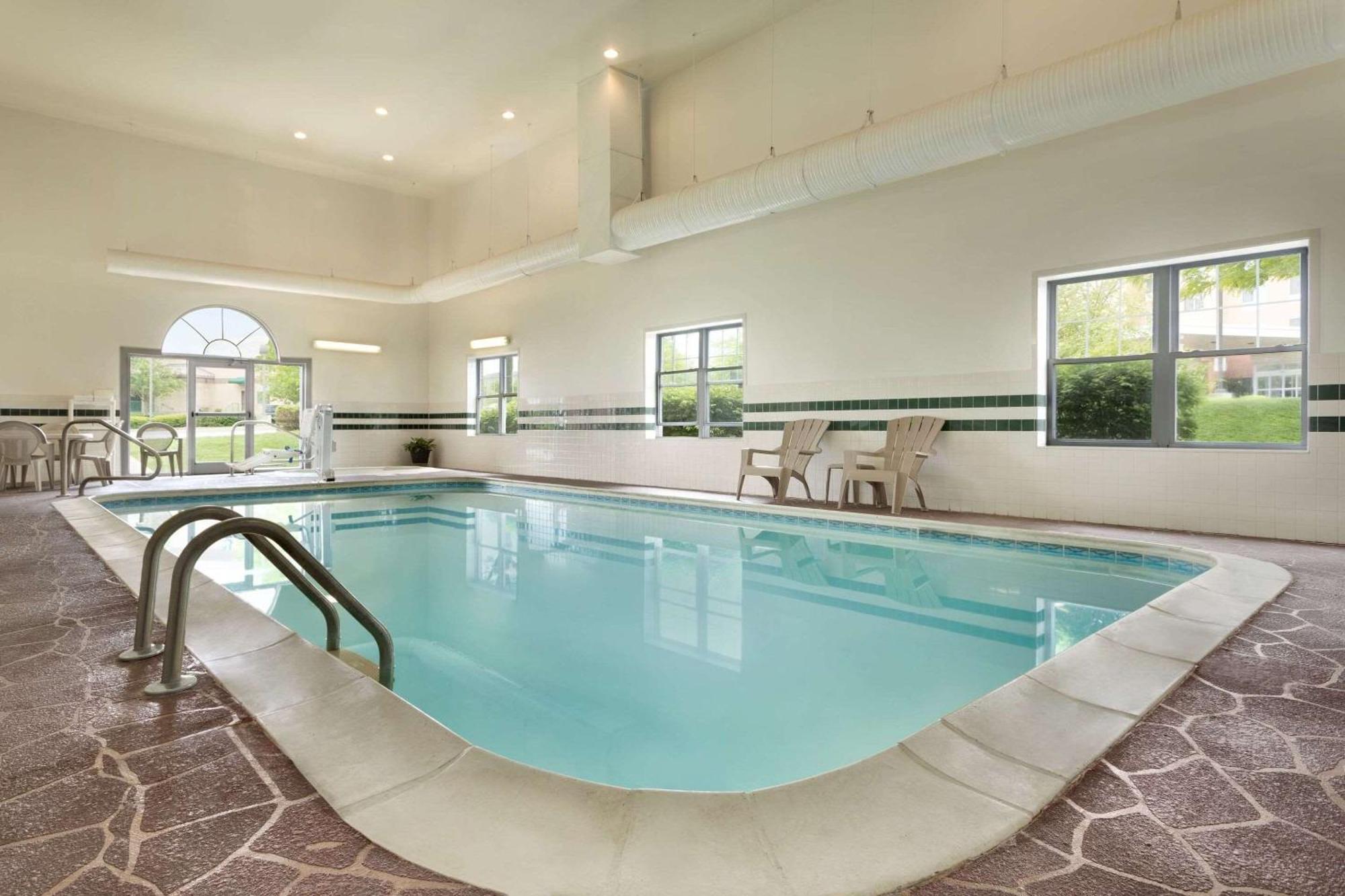Country Inn & Suites By Radisson, Louisville East, Ky Zewnętrze zdjęcie